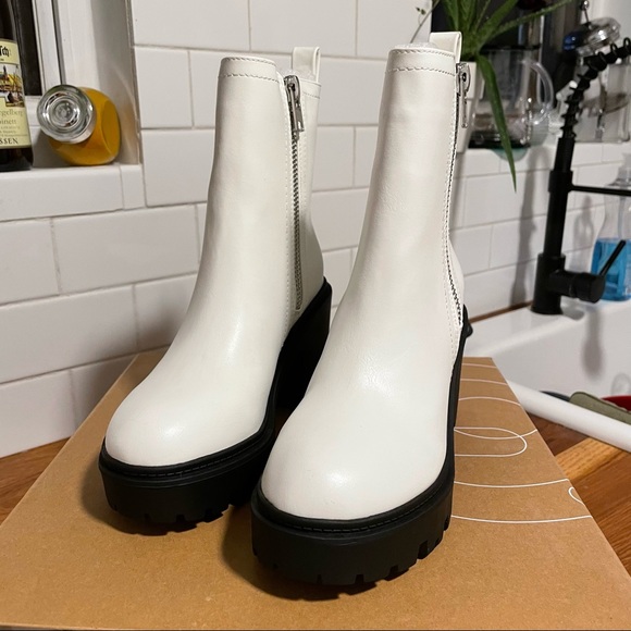 White Urban Outfitters platform ankle boots double zipper - Picture 2 of 6